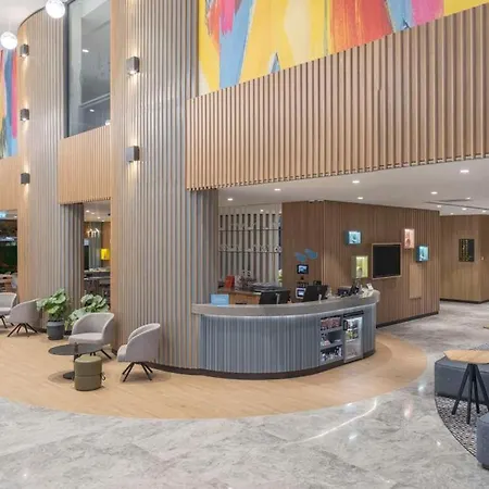 Hotel Hampton By Hilton Airport 4*