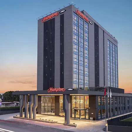 Hotel Hampton By Hilton Airport 4*