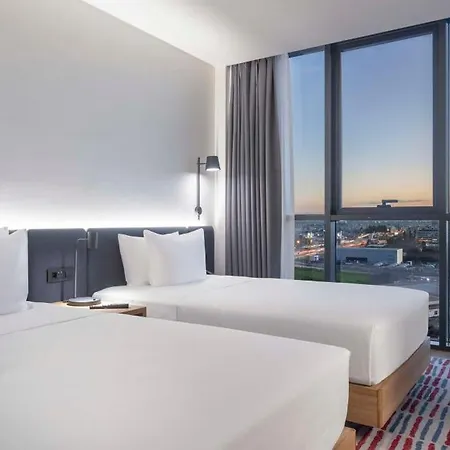 Hotel Hampton By Hilton Airport