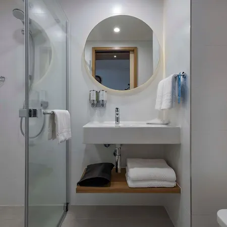 Hampton By Hilton Airport